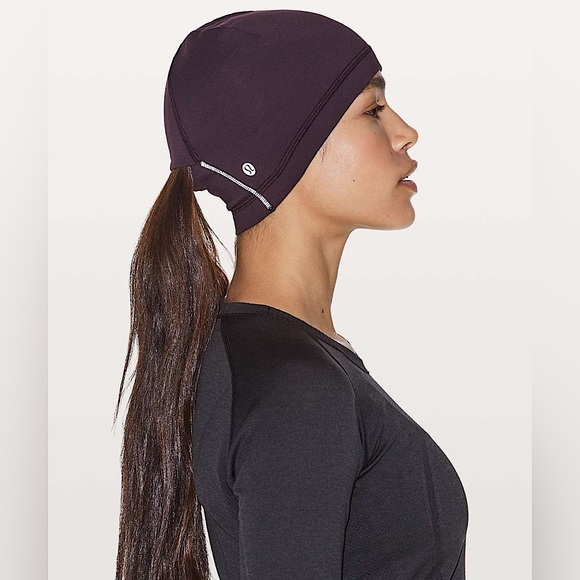 Lululemon Run It Out Toque Black Cherry OS Purple Beanie Hat Pony Tail Opening - Picture 2 of 10